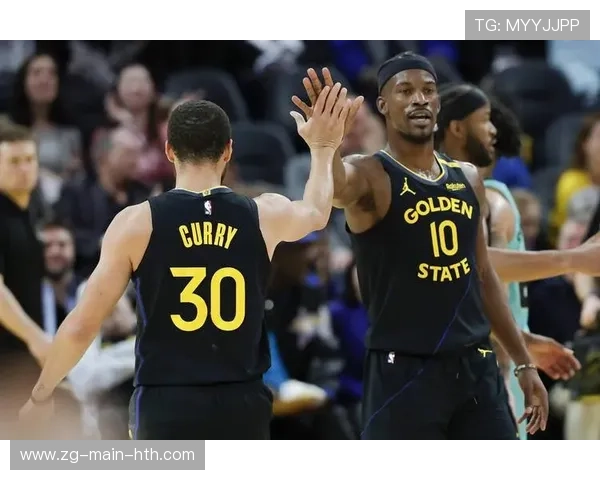 勇士火力全开，库里再次上演疯狂三分，独行侠防线遭遇重创